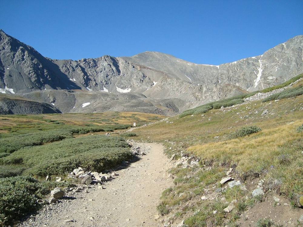 The trail heading up the valley toward Grays