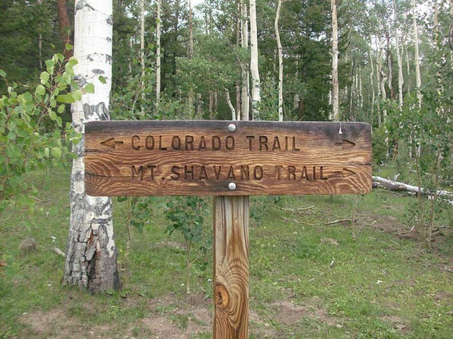 The Colorado Trail and Mount Shavano trail sign
