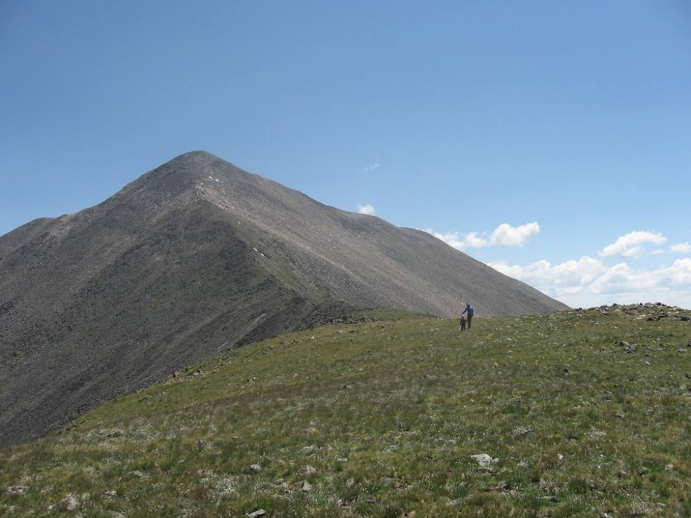 The grassy ridge up Mount Ouray